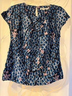 Boden Navy, Light Blue and Pink Floral Pleated Cap-Sleeve Top - US 6